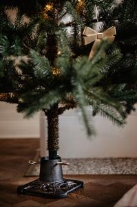 Juletrefot - Jern - Svart - L20 x B20 x D11 cm - www.frokenfraken.se