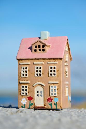 Hus for varmelys - Nyhavn - blomster og lysrosa tak - 19 cm - www.frokenfraken.se