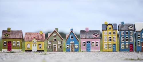 Hus for telys - Nyhavn - Gul blå dør - 20 cm - www.frokenfraken.se