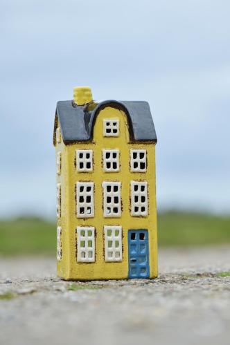 Hus for telys - Nyhavn - Gul blå dør - 20 cm - www.frokenfraken.se