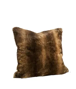 Putetrekk – Amber Wolf – Brun – Fuskepels – 60 x 60 cm - www.frokenfraken.se