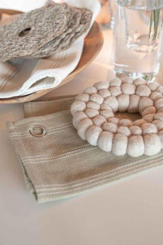 Gryteunderlag - Dot - Beige - Ø19 cm - www.frokenfraken.se
