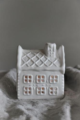 Lyslykt - Lysende hus - Hvit - 11 x 8 x 12 cm - www.frokenfraken.se