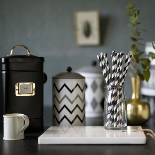 Kaffeboks - Svart - Med skje og skilt - 24,5 x 7,5 x 11,5 cm - www.frokenfraken.se