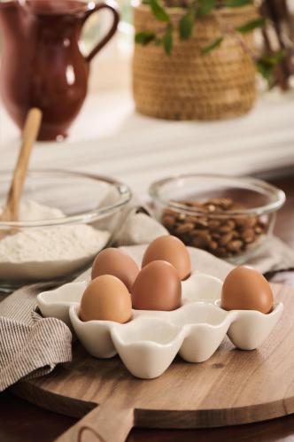 Eggholder - Hvit - 9 egg - 14,5 cm - www.frokenfraken.se