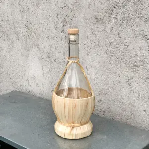 Vinkaraff/Vinflaska/Ljusstake med bast utanpå - 750ml - 27,5 cm - www.frokenfraken.se