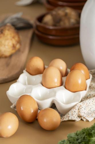 Eggholder - Hvit - 9 egg - 14,5 cm - www.frokenfraken.se