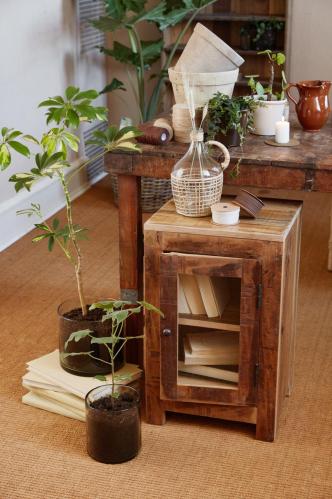 Sidobord - Skåp med glasdørr - Wood - 62 cm - www.frokenfraken.se