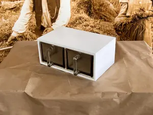 Krydderhylle – Hvit – Med måleskjeer – 30 x 13 x 18 cm - www.frokenfraken.se