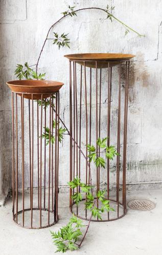 Piedestal - Rustent metall - 2 størrelser - 40 x 92 cm - www.frokenfraken.se