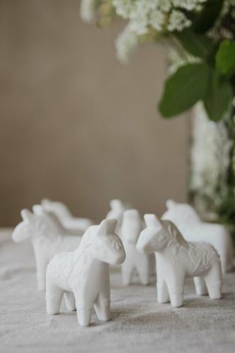 Hest - Dalahest - Hvit med mønster - 7 x 2,5 x 6,5 cm - www.frokenfraken.se