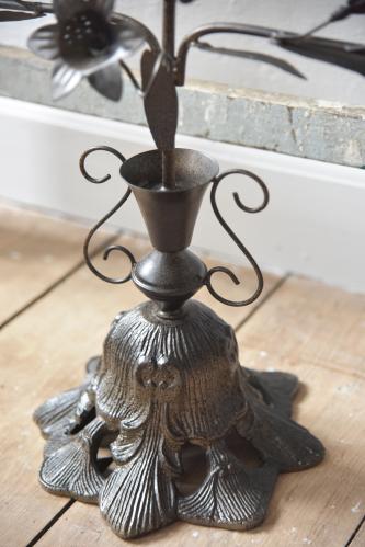 Lysstake - Kirke lysestake - Mørkt metall - 83 cm - www.frokenfraken.se