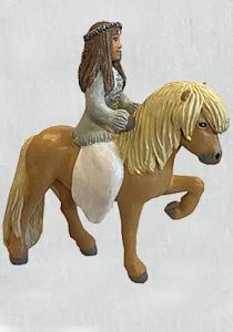 Ridende Alva – Liten figur – 22 cm - www.frokenfraken.se
