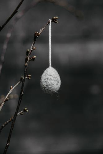 Hengende Egg - Ullås - Grå - 2 x 3 cm - www.frokenfraken.se