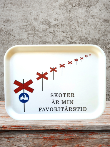 Bricka - Skuter er min favorittårstid - 27 x 20 cm - www.frokenfraken.se