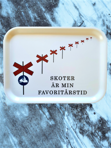 Bricka - Skuter er min favorittårstid - 27 x 20 cm - www.frokenfraken.se