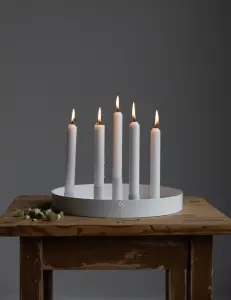 Bordlysestake – SUND – 5 lys magnet – Hvit – Ø30 cm - www.frokenfraken.se