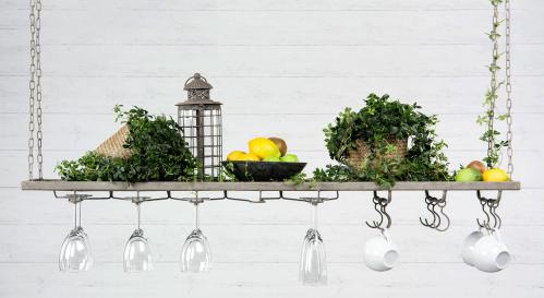 Hengende kjøkkenshylle med plass til vinglass - 120 x 25 cm - www.frokenfraken.se