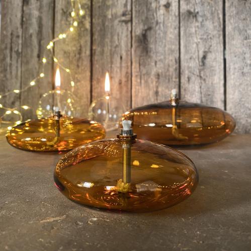 Oljelampe M - Glass - Rund Platt Ellips - Lys Rav - Ø14 cm - www.frokenfraken.se