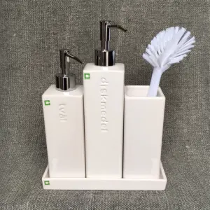 Diskbänkssett - "Oppvaskmiddelpumpe, såpe & vase" - Hvit - www.frokenfraken.se