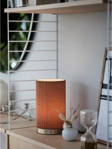 Dora - Bordlampe - Brun - Ø14 x 25 cm - www.frokenfraken.se