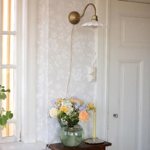 Vegglampe - Hvit/Antikk messing - 39 x Ø20 cm - www.frokenfraken.se