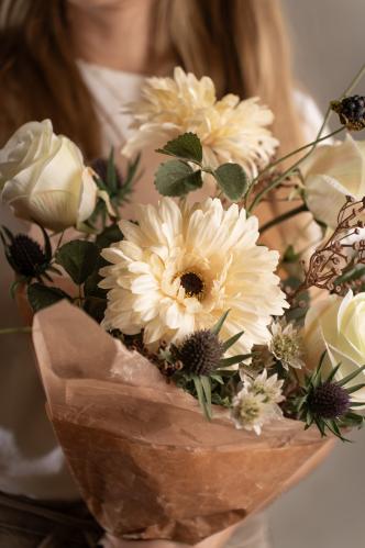 Bukett - Stjärnflocka/Gerbera/Talinum/Tistel/Ros/Björnbärskvist - www.frokenfraken.se