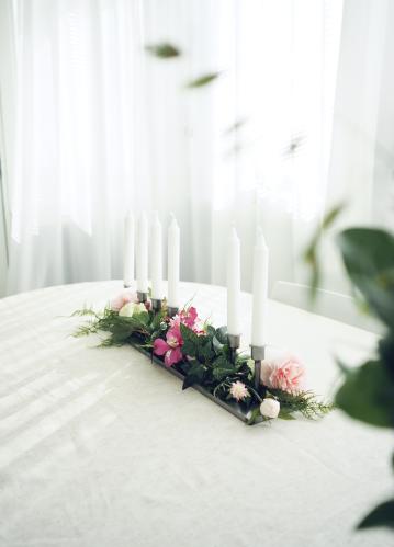 Bordslysestake - Metall - 6 lys - 60 x 12 cm - www.frokenfraken.se