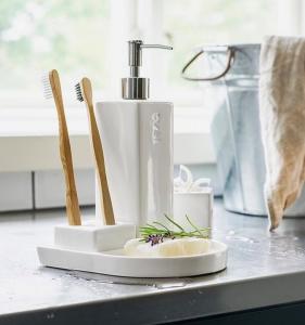 Baderomssett - "Sap & Tannbørste" - Hvit - www.frokenfraken.se