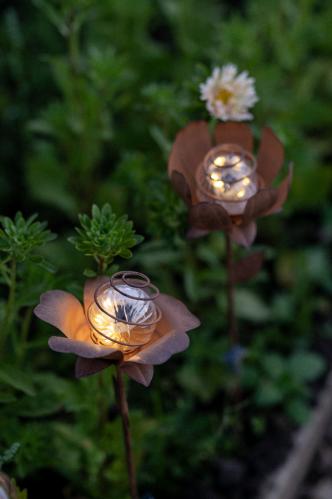 Solcelledekorasjon - Blomster på pinne - 2stk - Rust - 51 cm - www.frokenfraken.se