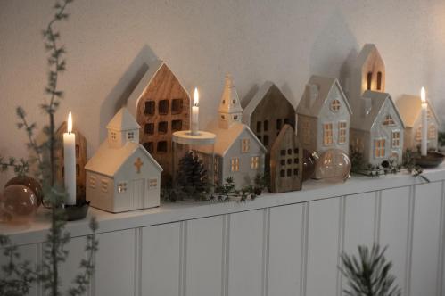 Konstig granrekke med kongler - 180 cm - www.frokenfraken.se