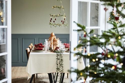 Konstig granrekke med kongler - 180 cm - www.frokenfraken.se