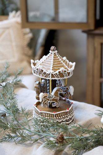 Spilleboks – Karusell – Pepperkake – Ø12 x 22 cm - www.frokenfraken.se