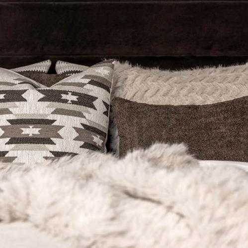Putetrekk – Cavalese – Cream – Fuskepels – 50 x 50 cm - www.frokenfraken.se