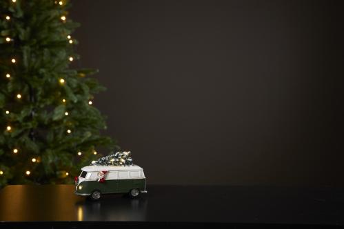 Tomte i buss med gran på taket - 10 cm - www.frokenfraken.se