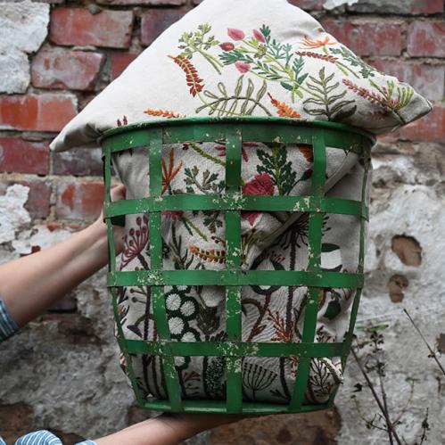 Kuddfodral - broderte blomster - 45 x 45 cm - www.frokenfraken.se
