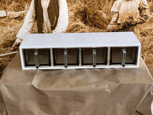 Krydderhylle – Hvit – Med store måleskjeer – 13 x 60 x 18 cm - www.frokenfraken.se