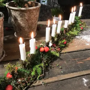 Lysstake - Bordlysstake 10 lys - 120 x 12 cm - www.frokenfraken.se