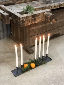 Bordslysestake - Metall - 6 lys - 60 x 12 cm - www.frokenfraken.se