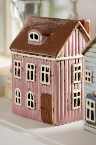 Lyslykt - Hus - Thorshavn - Rosa/Rød - 16 cm - www.frokenfraken.se