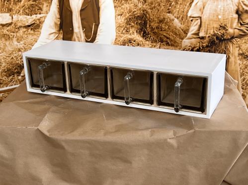 Krydderhylle – Hvit – Med store måleskjeer – 13 x 60 x 18 cm - www.frokenfraken.se