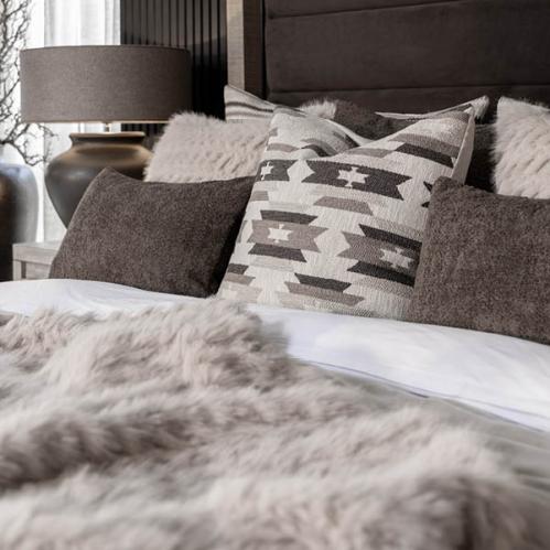 Pledd – Cavalese – Cream – Fuskepels – 127 x 150 cm - www.frokenfraken.se