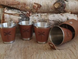 Rustfritt stål – 4 stk – Brun – Skinn – 5,5 x 5 cm - www.frokenfraken.se