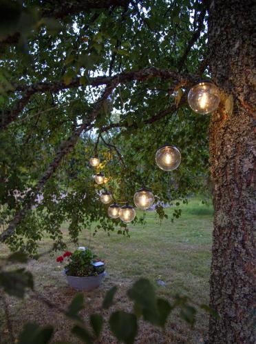 Ljusslinga Solcell - Globe - 8 st transparanta ledlampor - 1,8 m - www.frokenfraken.se