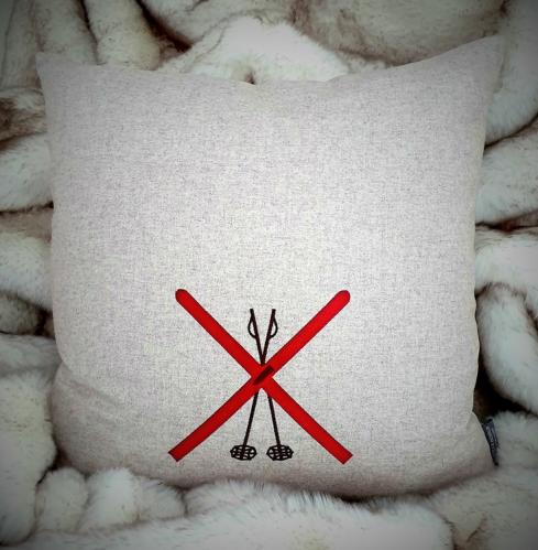 Kuddfodral - Korsede ski med staver - Lys grå - 50 x 50 cm - www.frokenfraken.se