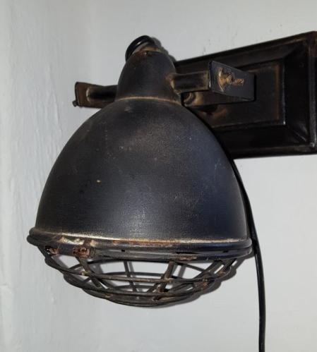 Vegglampe - Industriell stil - 18 x 20 x 20 cm - www.frokenfraken.se