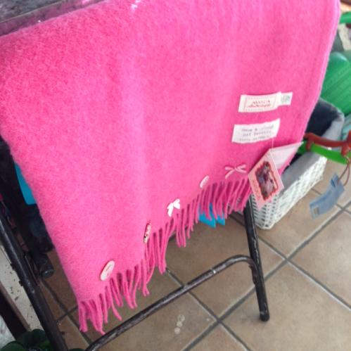 Plaid - Rosa med knapper - Avoca - www.frokenfraken.se