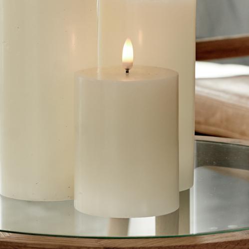 Blockljus - Batterilys i voks med timer - 7,8 x 10,1 cm - www.frokenfraken.se