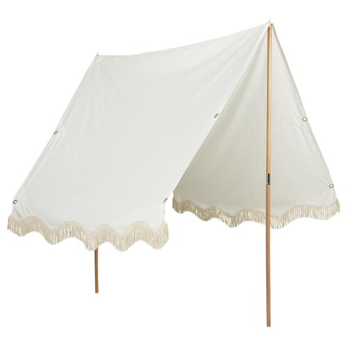 Solsegel - Hvitt med fransar - træstolpar - 298 cm - www.frokenfraken.se