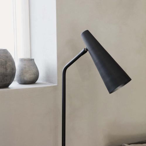 Golvlampa - Precise - Mattsvart - 124 cm - www.frokenfraken.se